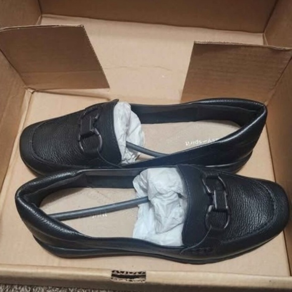 Easy Spirit Black Loafers size 8